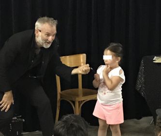 stage magie enfants Bretagne enfants qui pratiquent magie