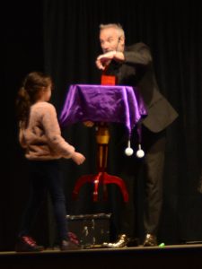"spectacle magie enfants Bretagne"